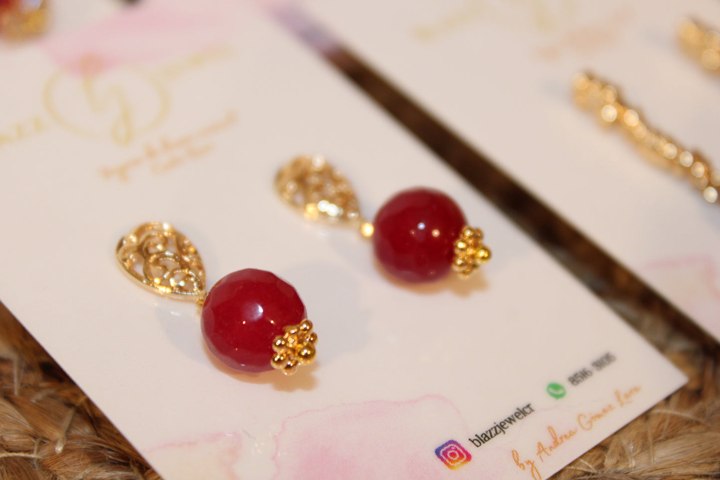 Jade rojo & base ovalada labrada