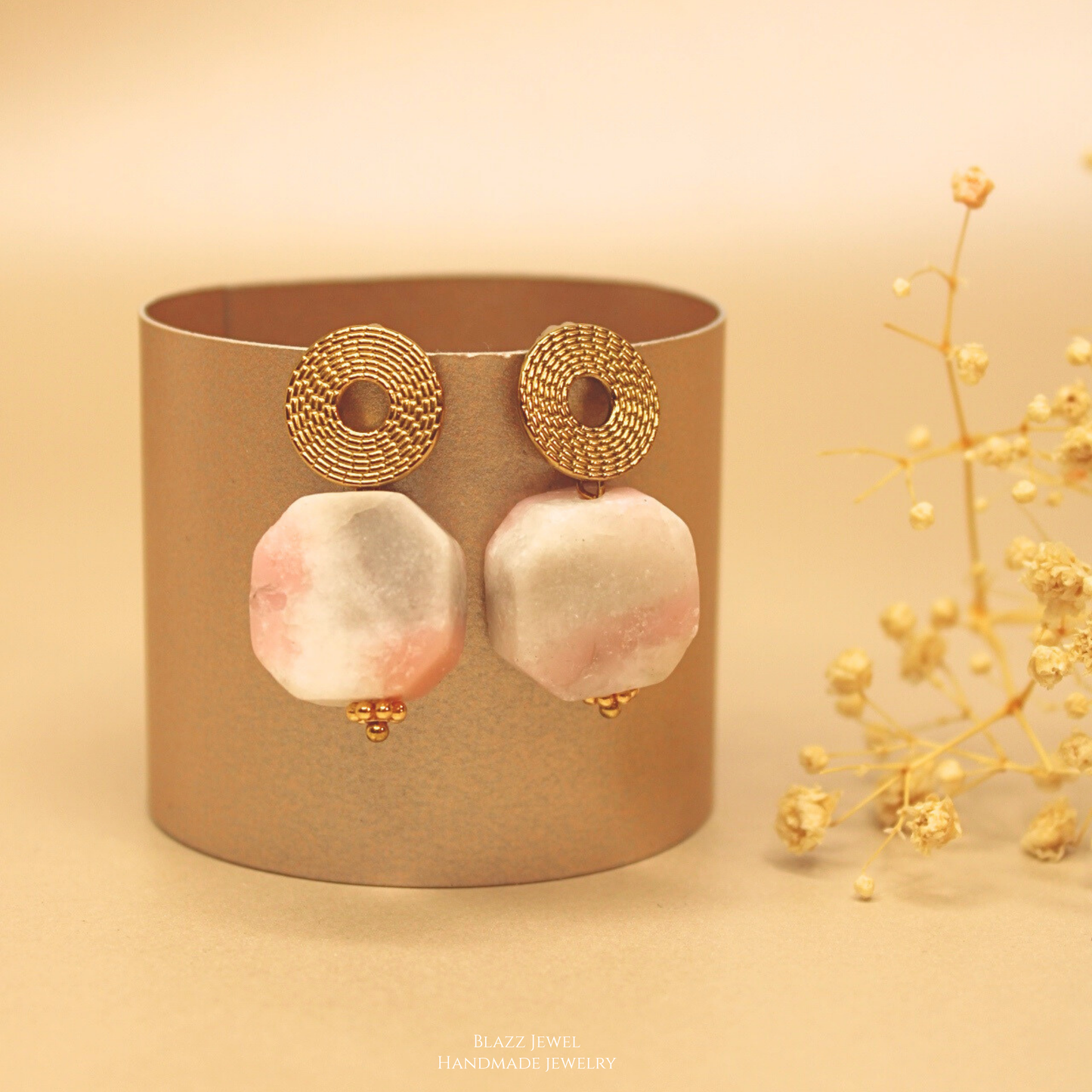 Opalo Rosado & base redonda hueca labrada