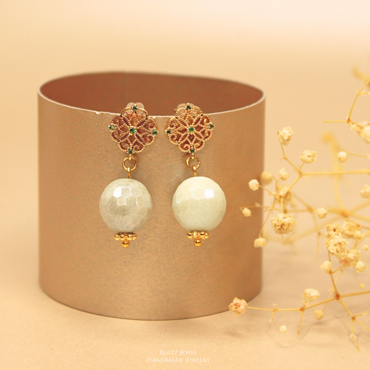 Amazonita 12mm facetada & base de Flor labrada con zirconias verdes