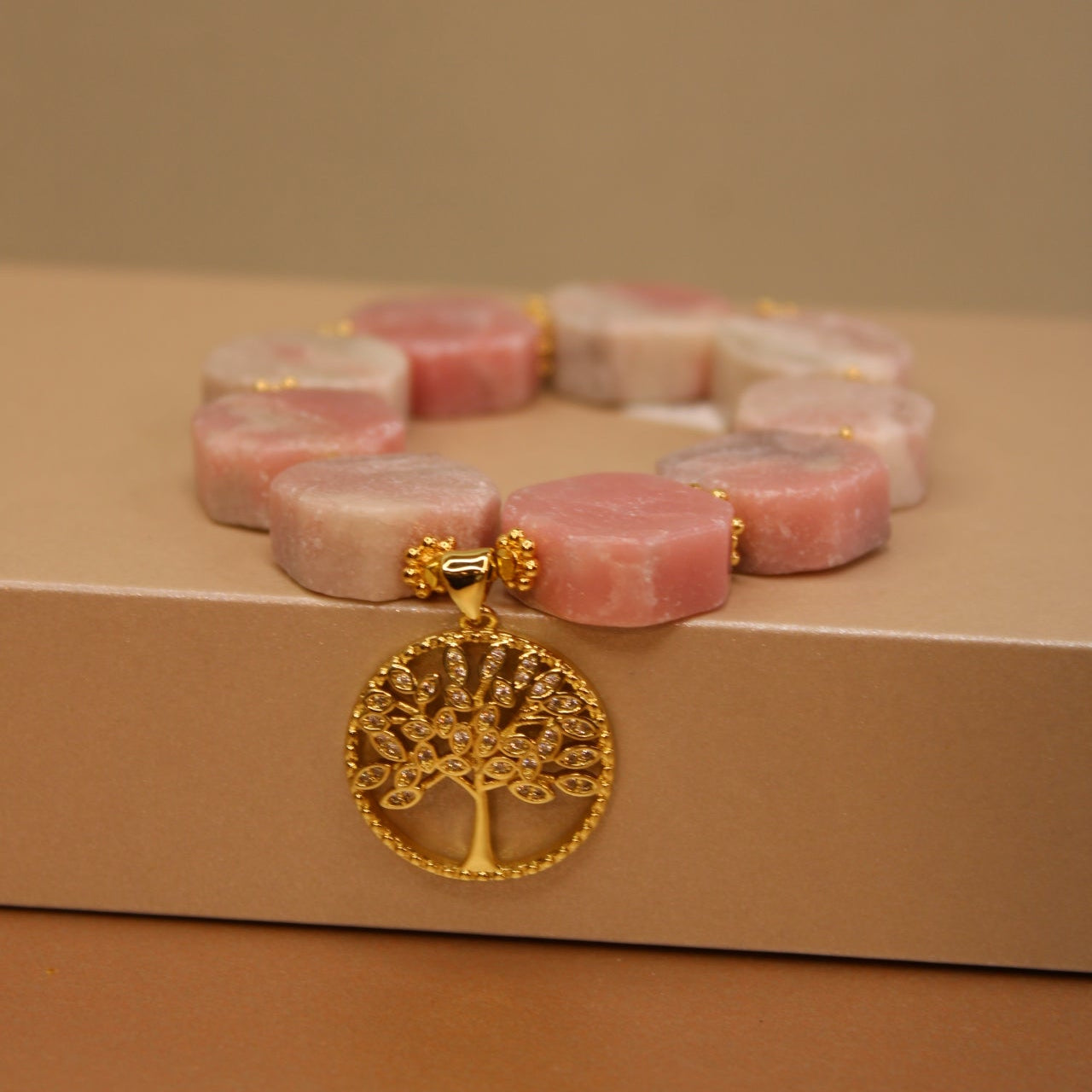 Cubo Opalo rosado & dije de árbol de la vida