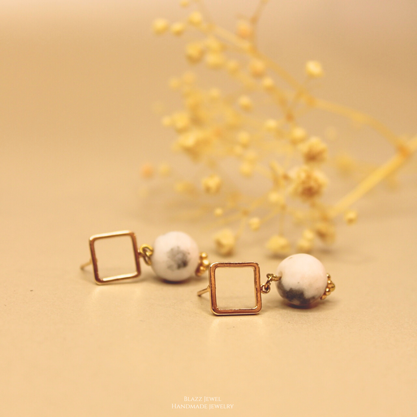 Aretes en Jaspe Zebra con base cuadrada.