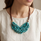 Collar Babero de Turquesa Africana y Cuero