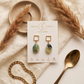 Aretes de Gota de Amazonita Facetada con Base Cuadrada Labrada