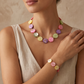 Collar de Concha Nácar en Tonos Tropicales con Entrepiezas Doradas