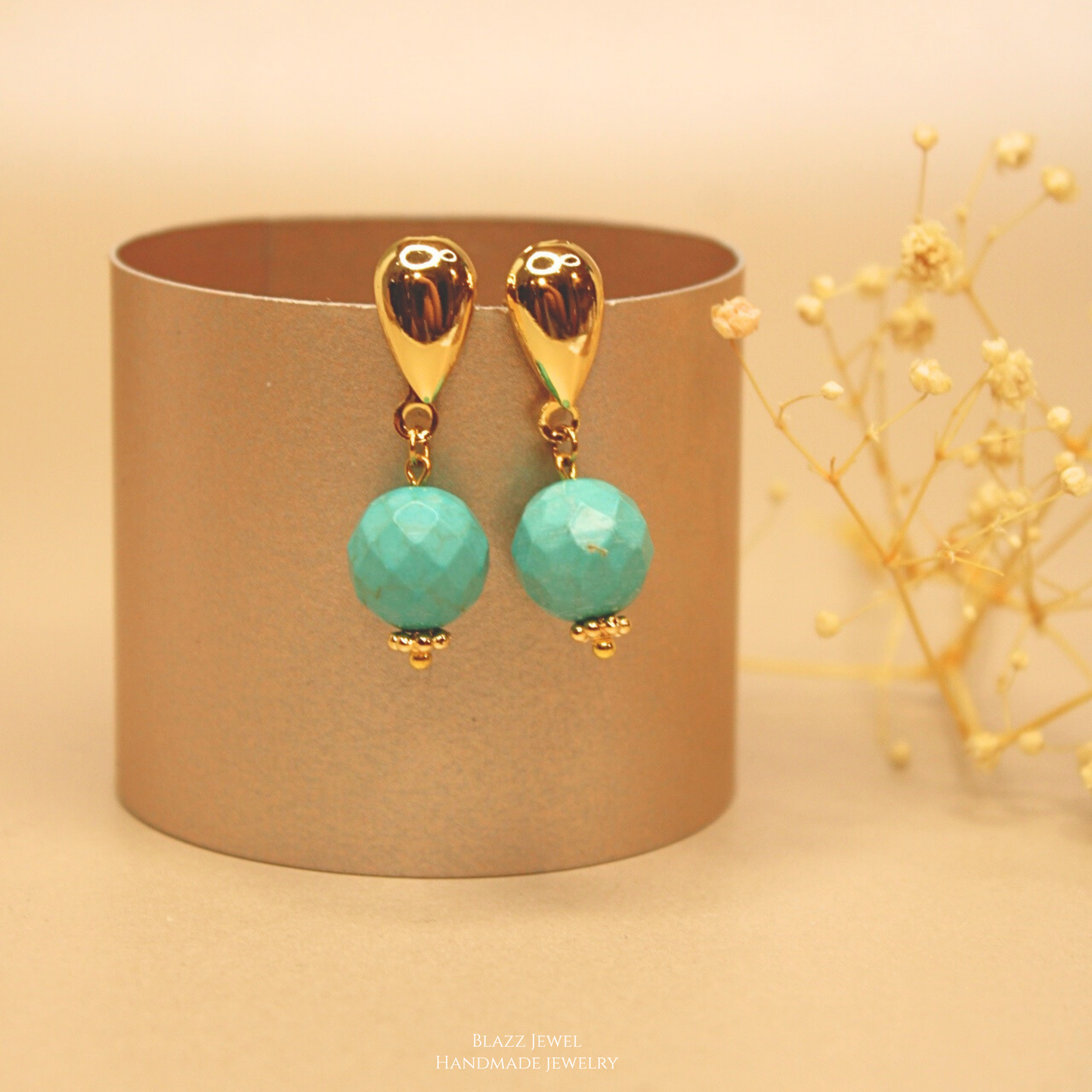 Arete Turquesa 12mm & base de gota dorada