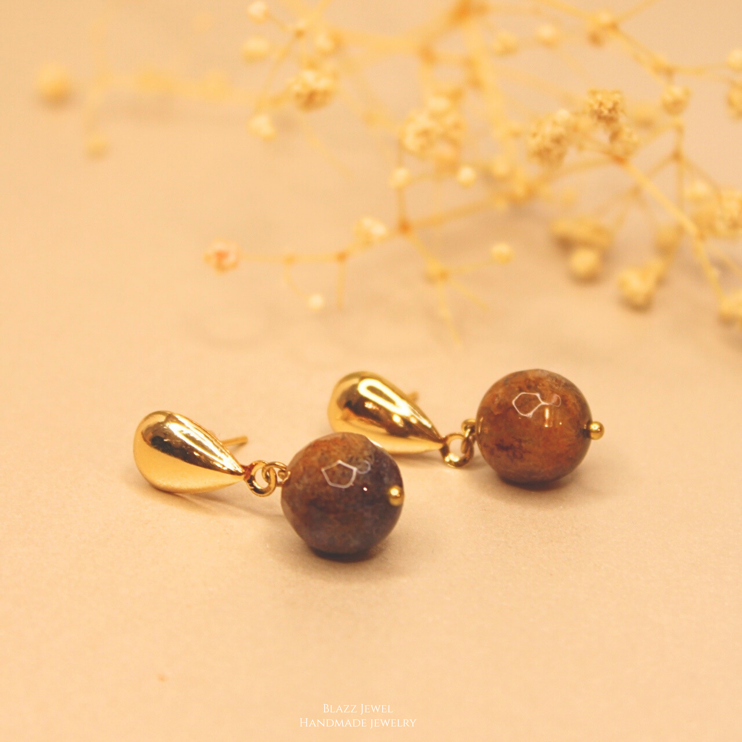 Arete Cafe 12mm & base de gota dorada