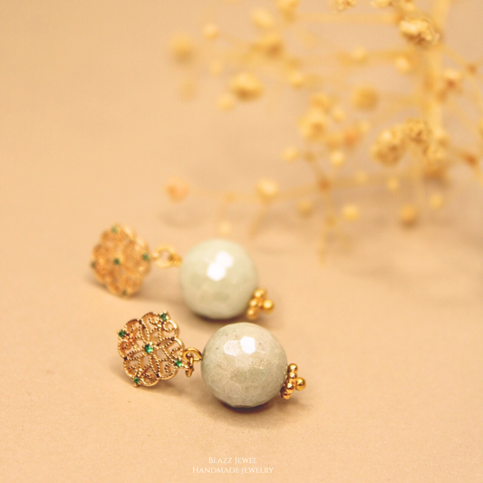 Amazonita 12mm facetada & base de Flor labrada con zirconias verdes