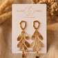 Aretes Maxi de Hoja Labrada con Base Hexagonal en Baño de Oro