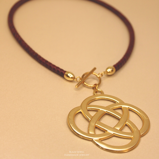 Omega de Cuero & dije de Circulos entrelazados Maxi