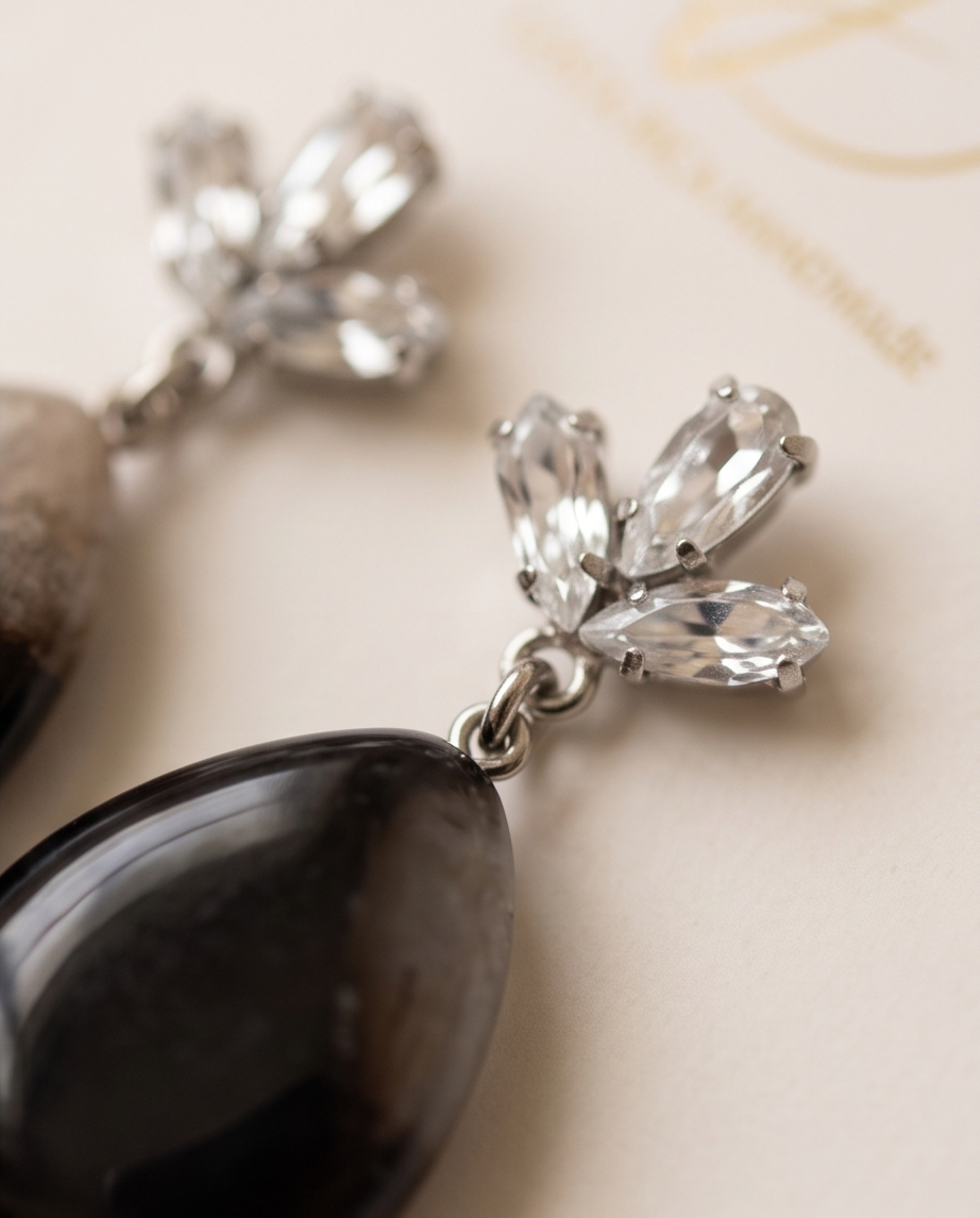 Aretes de ágata marmoleada blanca y negra con zirconias