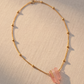 Cadena Sarah Dorada con Dije de Cuarzo Rosado de Tres Puntas