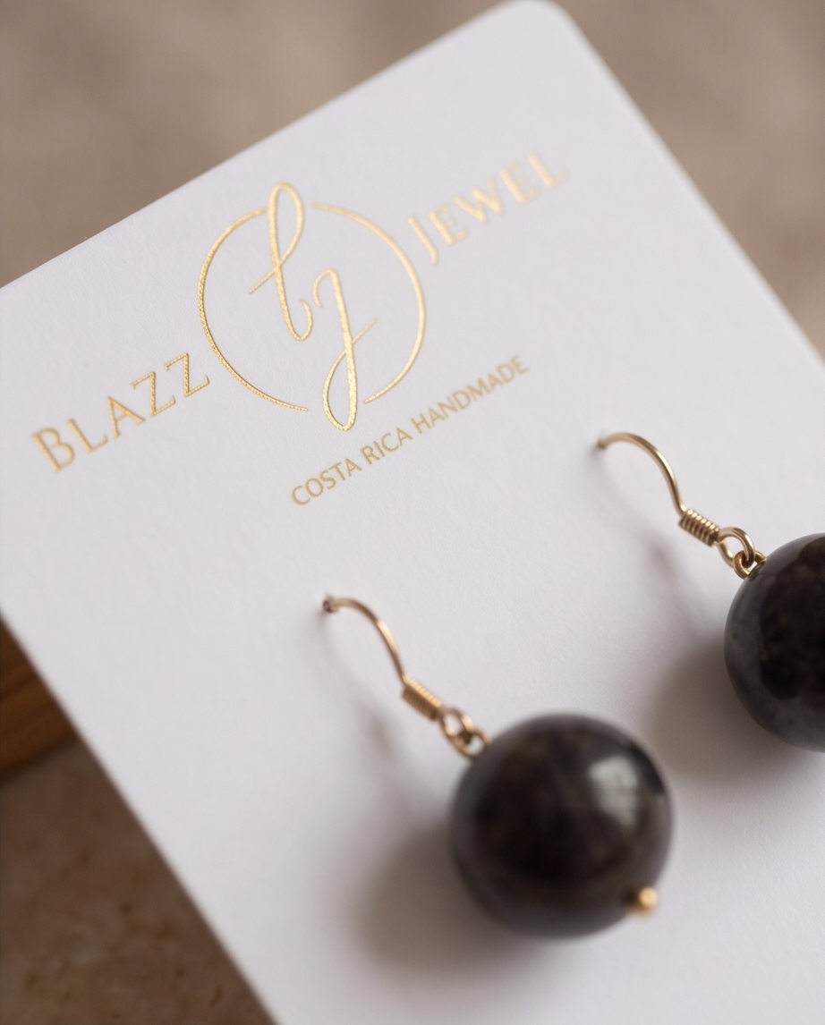 Aretes de Ónix Facetado en Esfera con Gancho Dorado