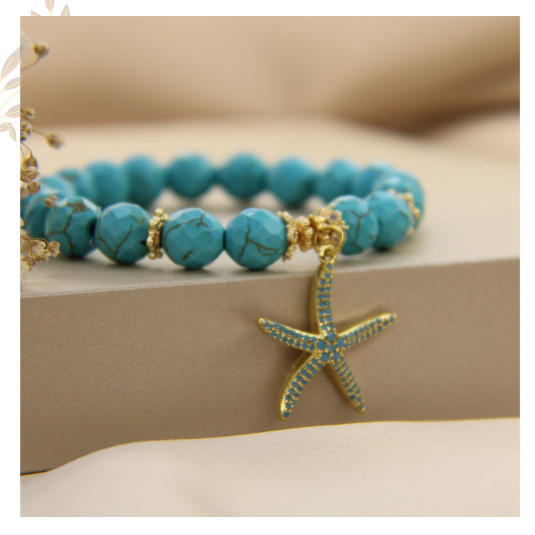 Pulsera Turquesa 10 mm & dije de estrella de mar turquesa en acero inoxidable con baño en oro 24k.