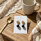 Aretes de Ónix Negro Facetado con Base Margarita con Zirconia