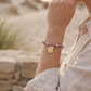 Pulsera Agata Drusy con dije de caracola dorada y zirconias