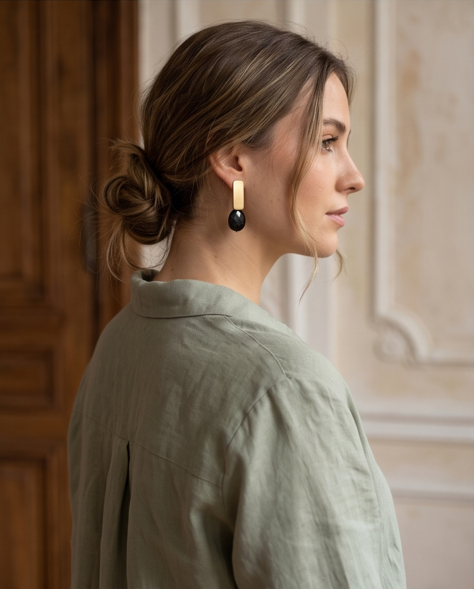 Aretes Ónix gota facetada & base rectangular dorada