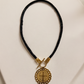 Collar de Cordón Negro con Medalla Dorada de San Benito