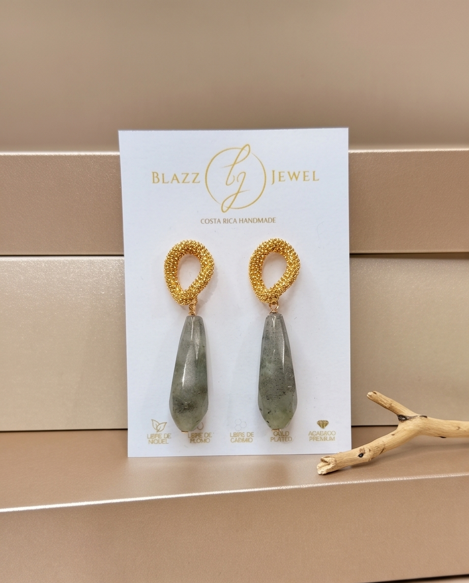 Aretes Aire de Gota Maxi de Labradorita Facetada con Base Ovalada Texturizada