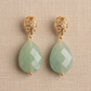 Aretes de Gota de Jade Verde Facetado con Base de Gota Labrada en Baño de Oro de 24k