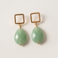Aretes de Gota de Jade Verde Facetado con Base Cuadrada en Baño de Oro