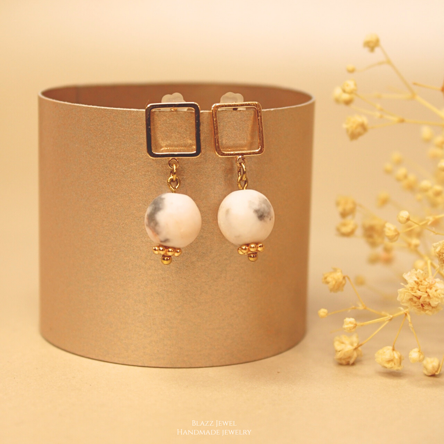 Aretes en Jaspe Zebra con base cuadrada.