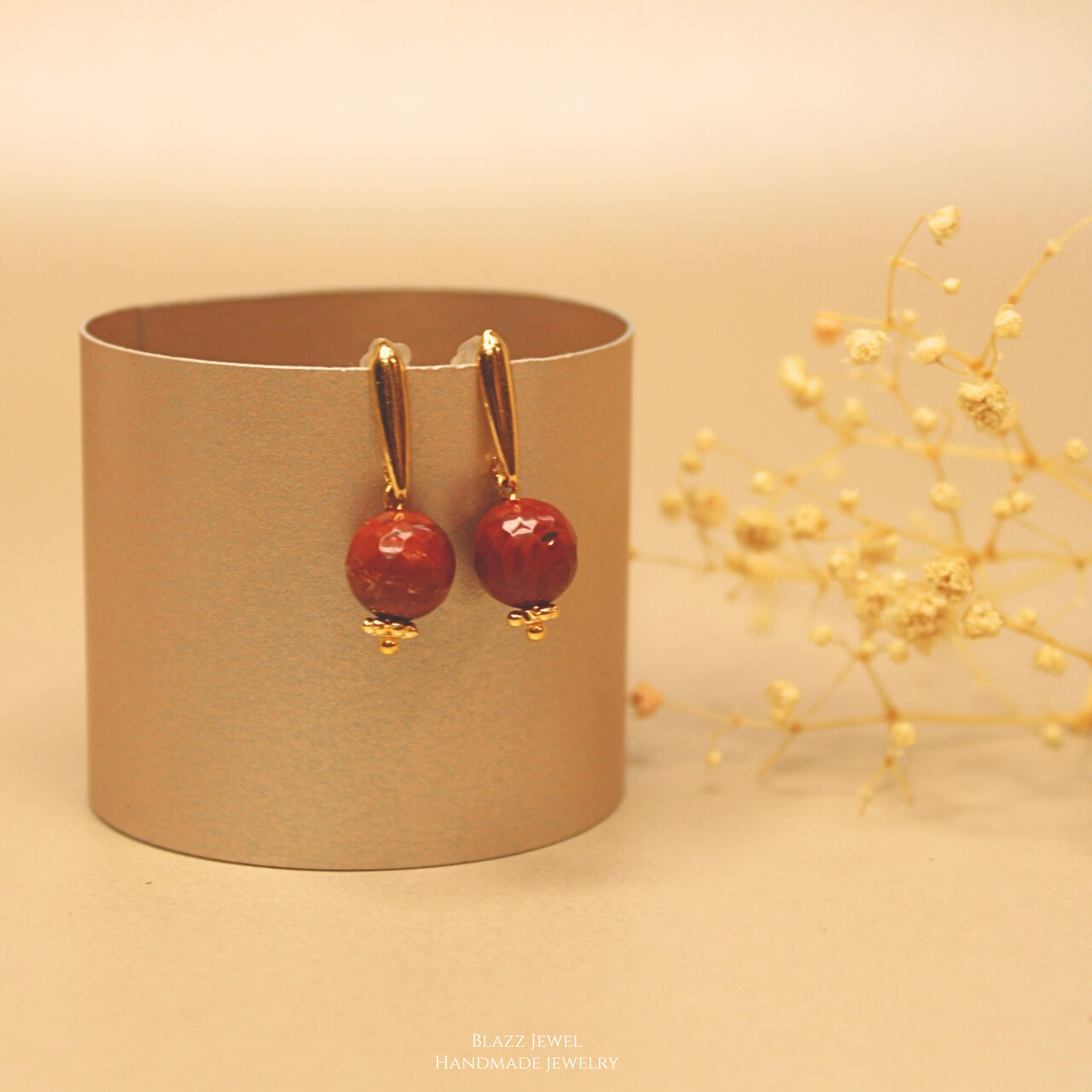 Aretes en Jaspe Rojo con base de palito.