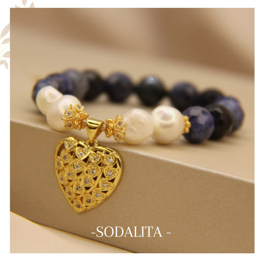 Pulsera Sodalita 10mm & perla & dije de corazón con corazones mini