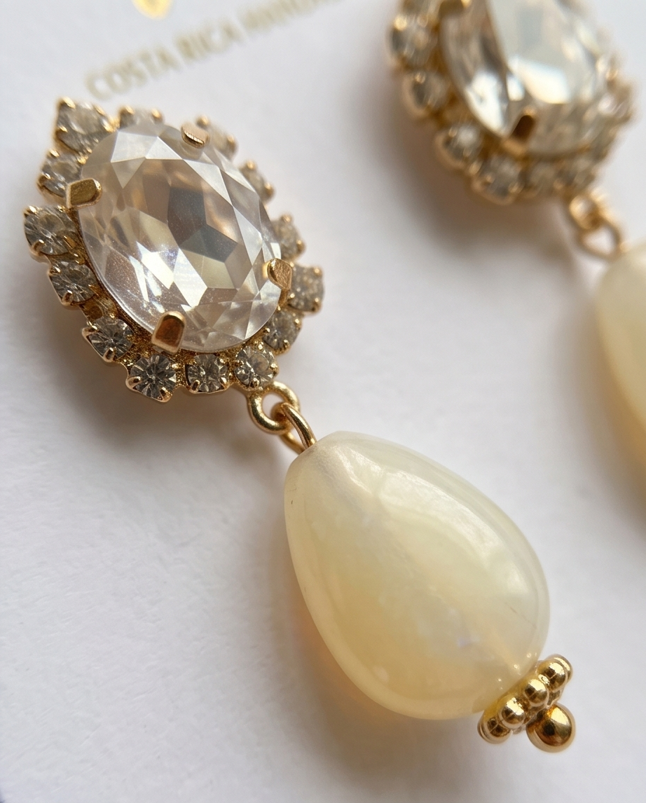 Aretes de Jade Amarillo en Gota con Base Fiesta de Zirconias