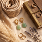 Aretes Aire de Gota de Jade Verde Facetado con Baño de Oro