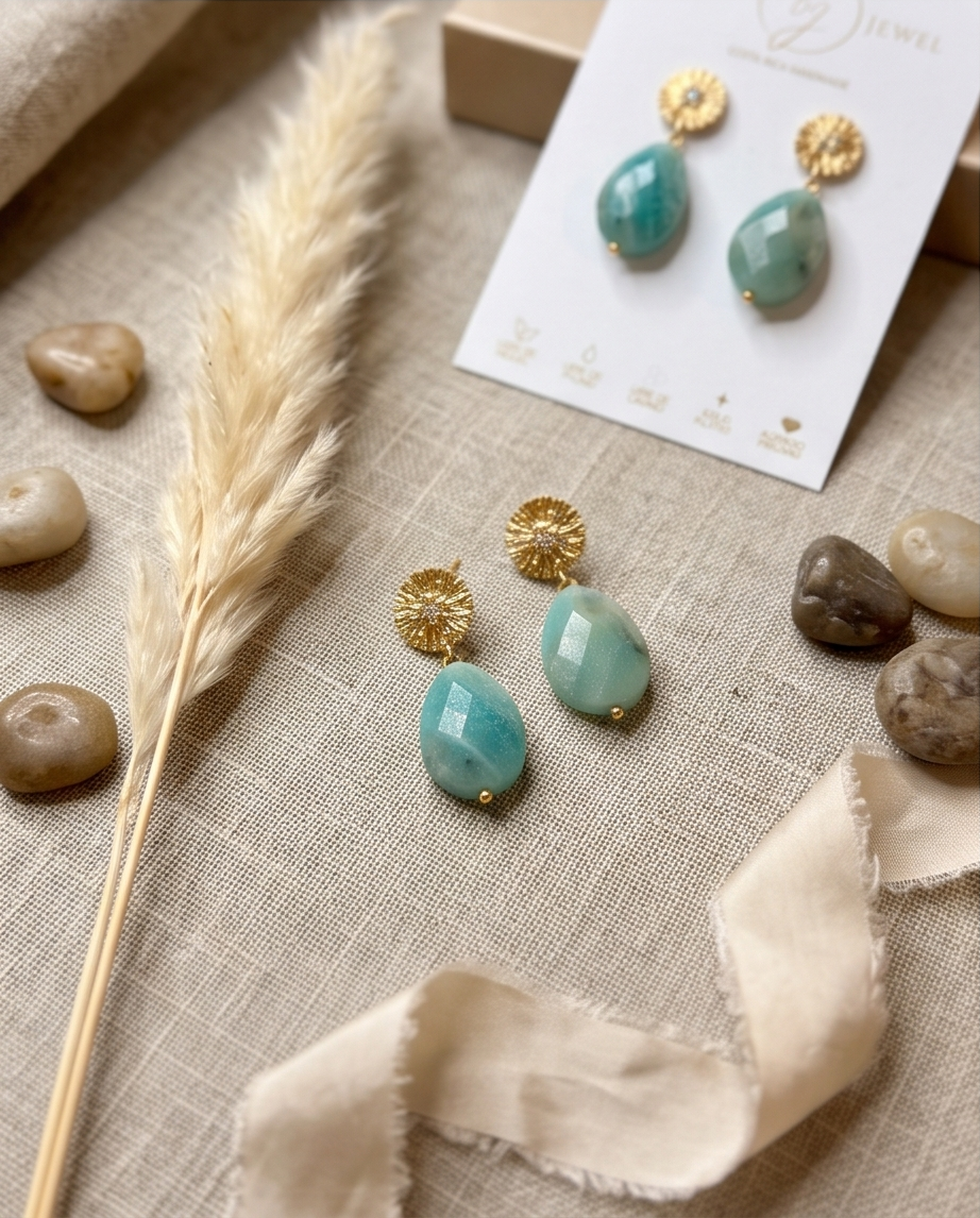 Aretes de Gota de Amazonita Facetada con Base Redonda Labrada y Mini Zirconias