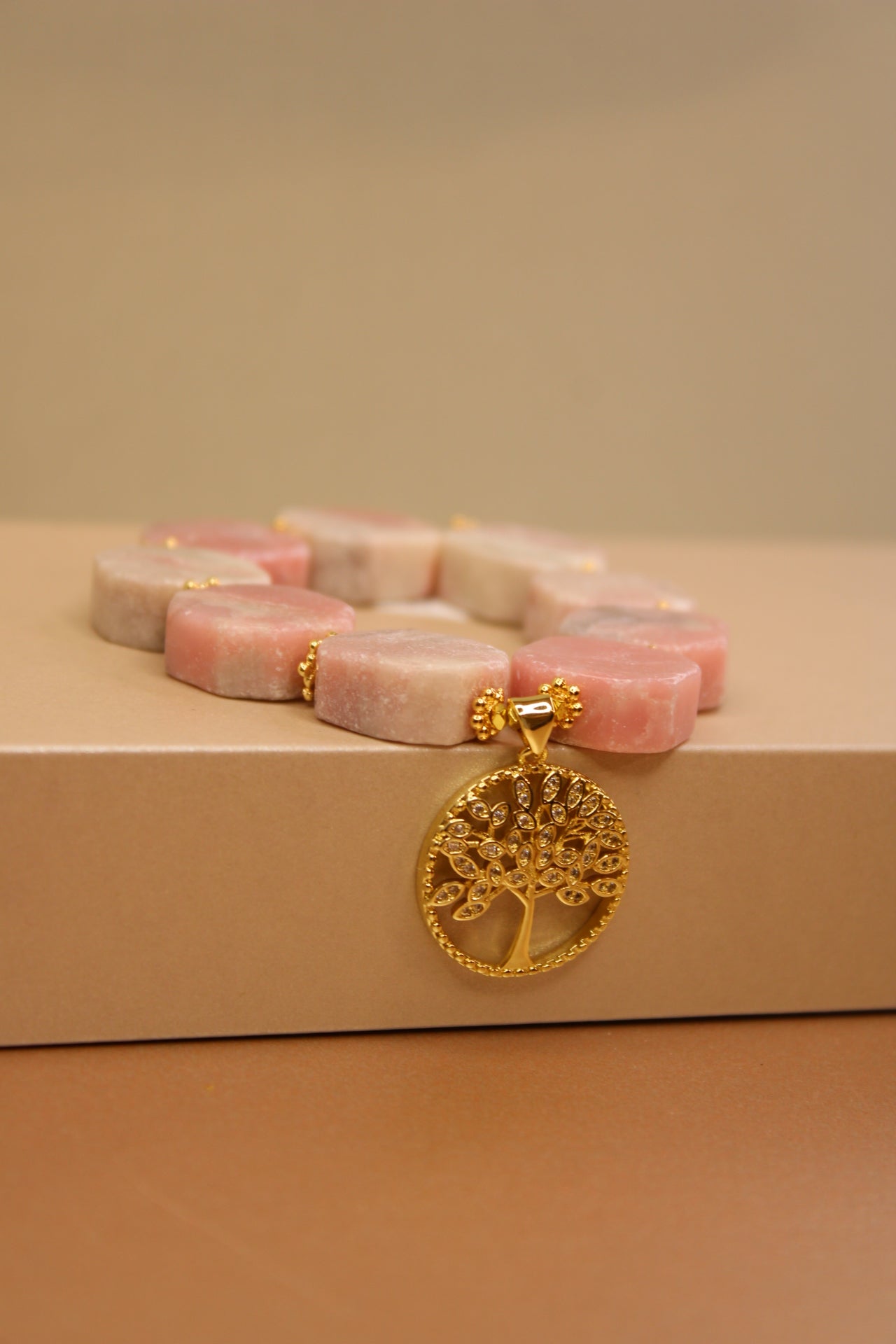 Cubo Opalo rosado & dije de árbol de la vida