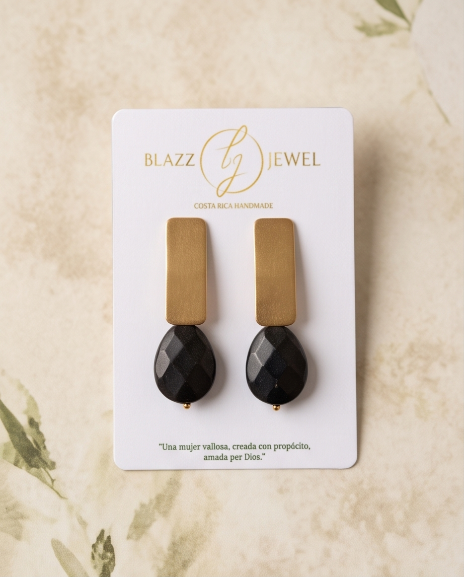 Aretes Ónix gota facetada & base rectangular dorada