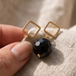 Aretes de Ónix Negro Facetado con Base Cuadrada