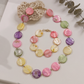 Collar de Concha Nácar en Tonos Tropicales con Entrepiezas Doradas