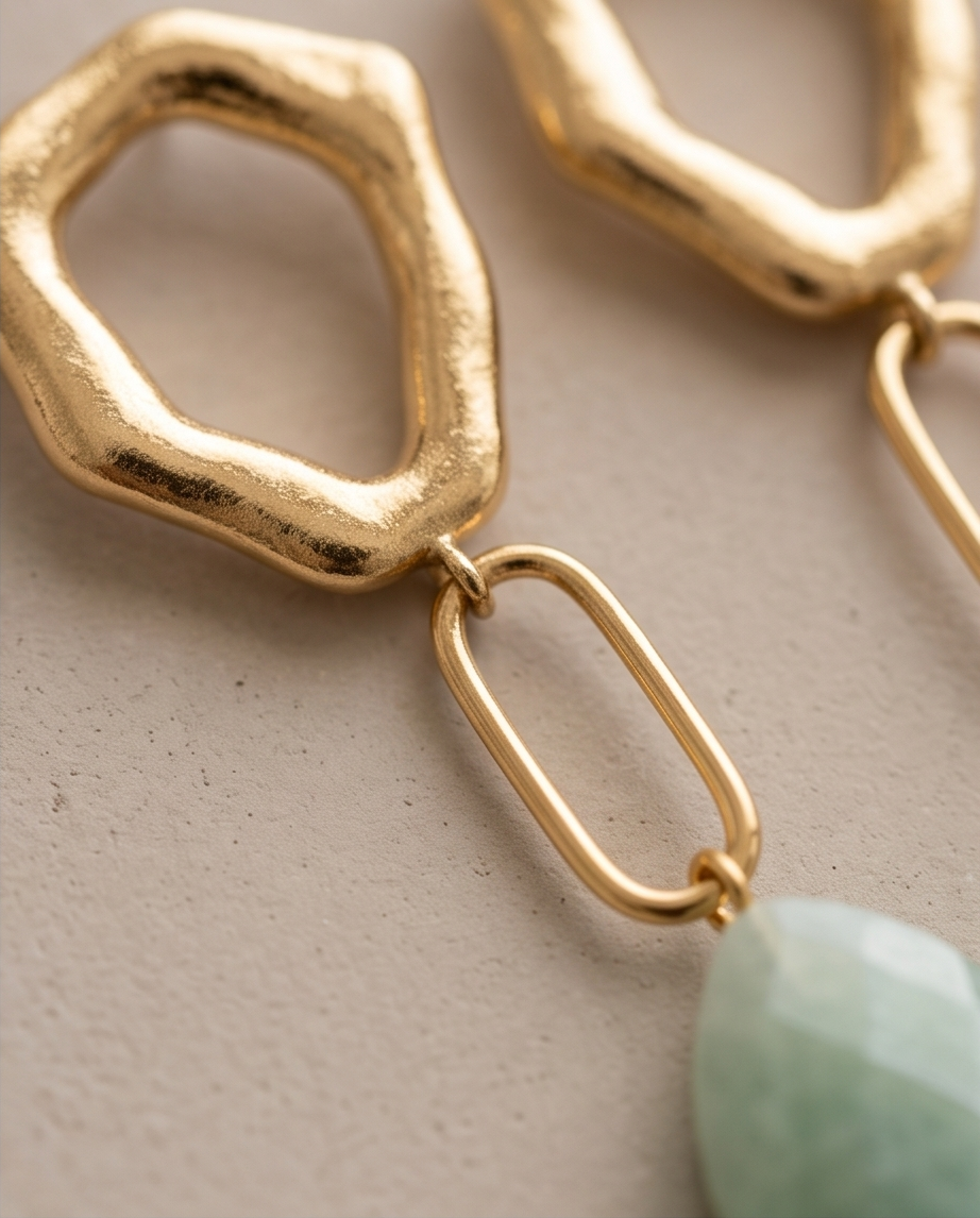 Aretes de Gota de Jade Verde Facetado con Base Hexagonal y Eslabón en Baño de Oro de 24k