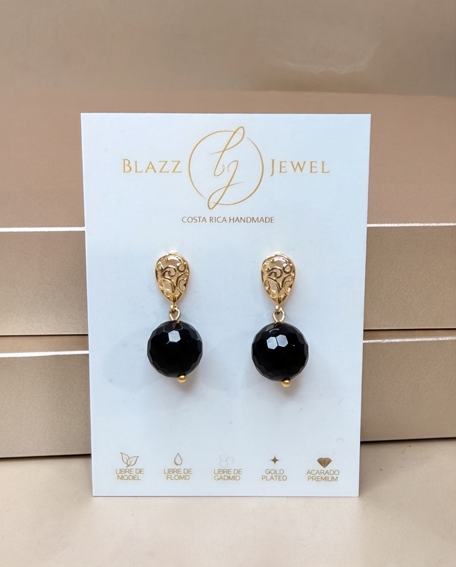 Aretes de Ónix Negro Facetado con Base de Gota Labrada