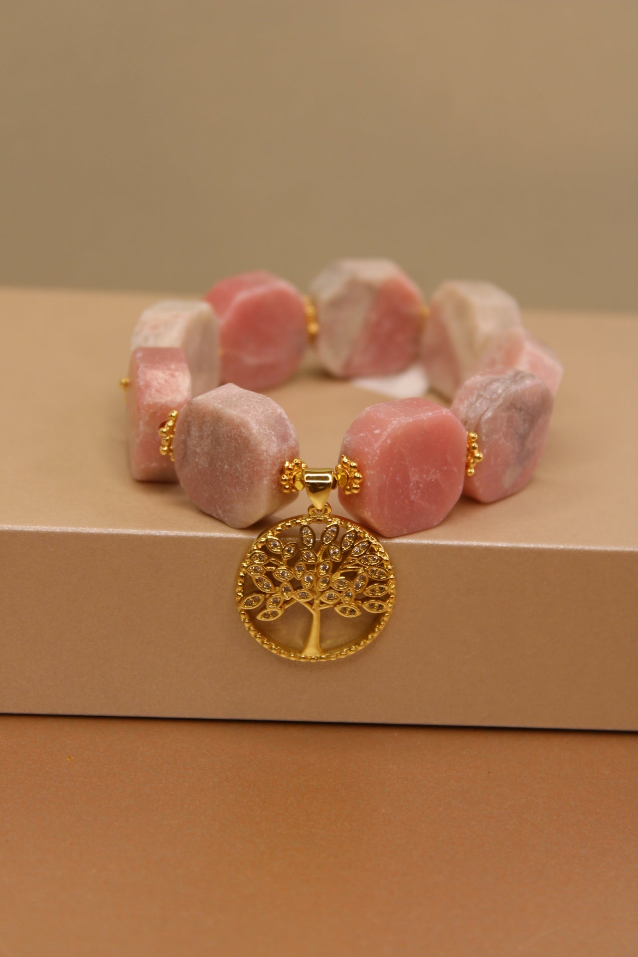 Cubo Opalo rosado & dije de árbol de la vida