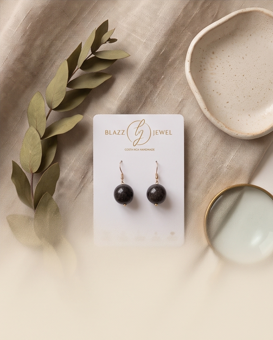 Aretes de Ónix Facetado en Esfera con Gancho Dorado