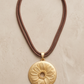 Collar Narea de Cordón Náutico Café con Dije de Flor