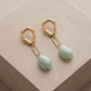 Aretes de Gota de Jade Verde Facetado con Base Hexagonal y Eslabón en Baño de Oro de 24k