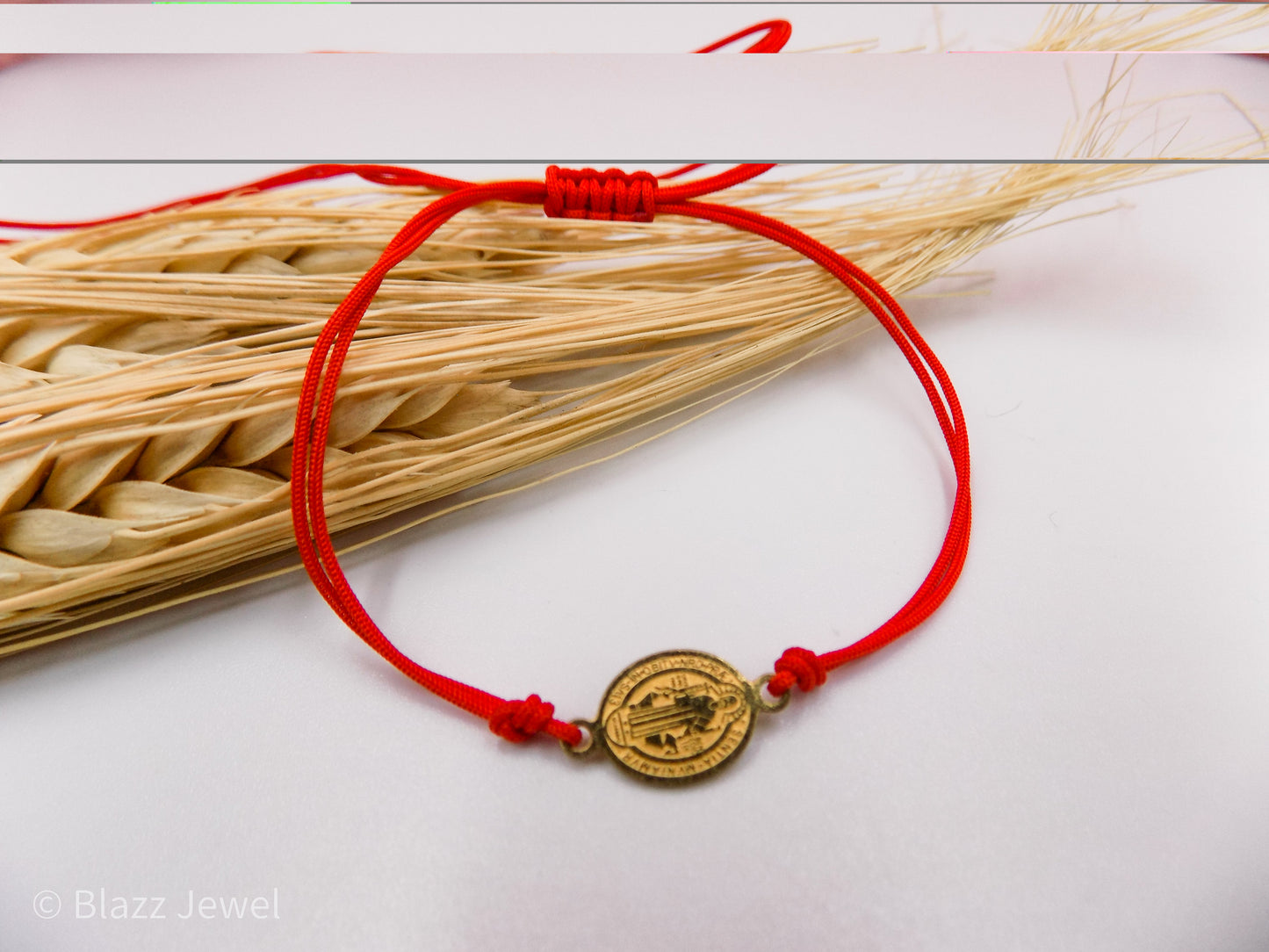 Pulsera Hilo rojo con San Benito