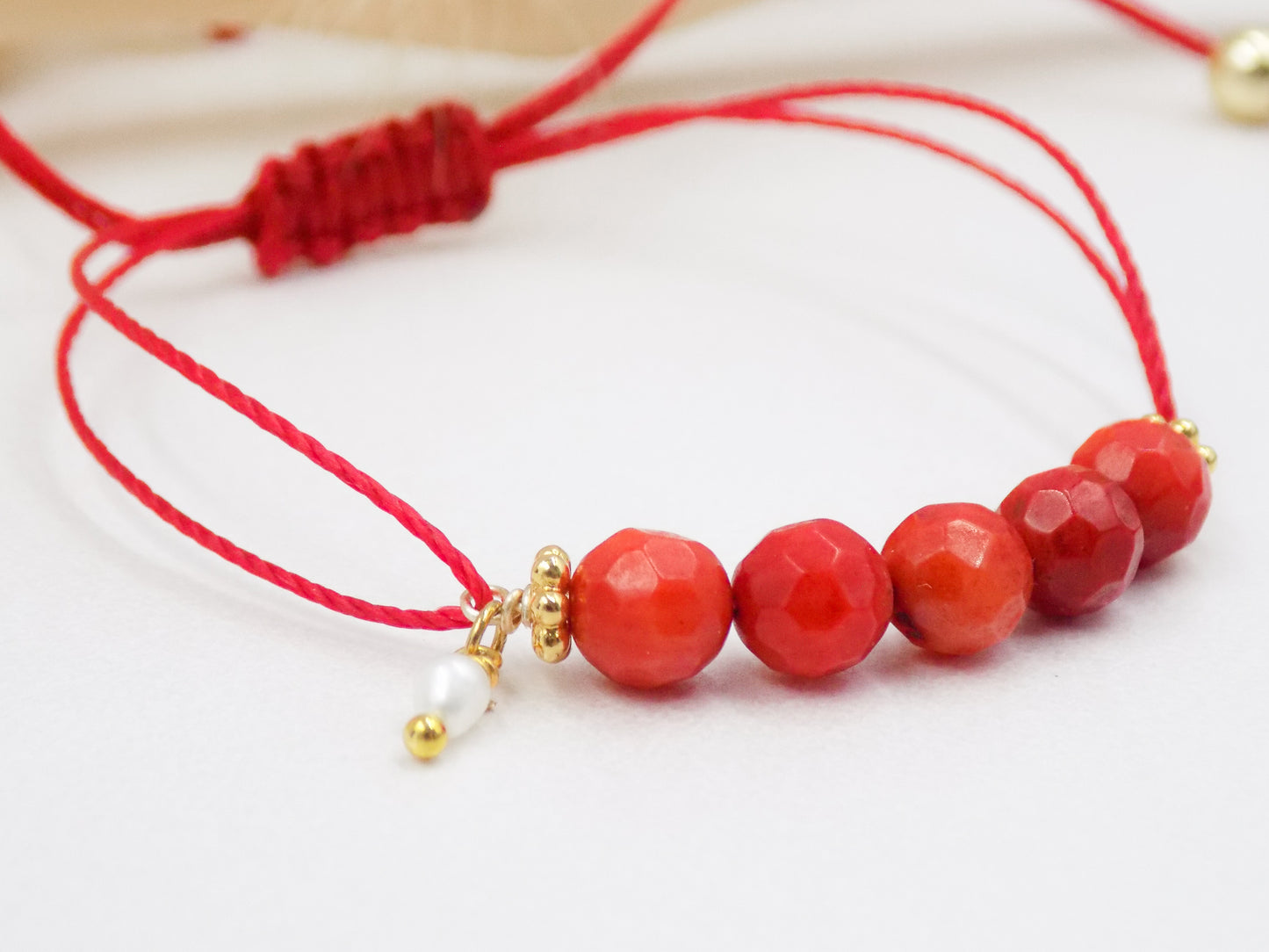 Pulsera Hilo rojo con coral