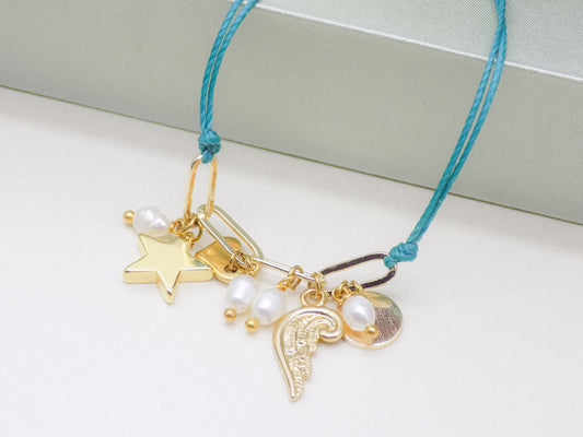 Pulsera ajustable, con cadena paper clip y  charms