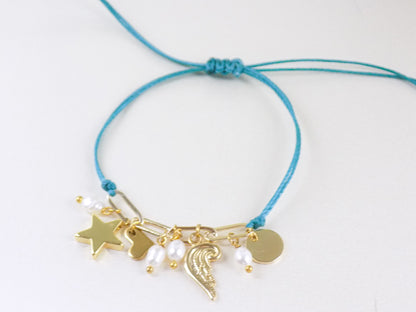 Pulsera ajustable, con cadena paper clip y  charms